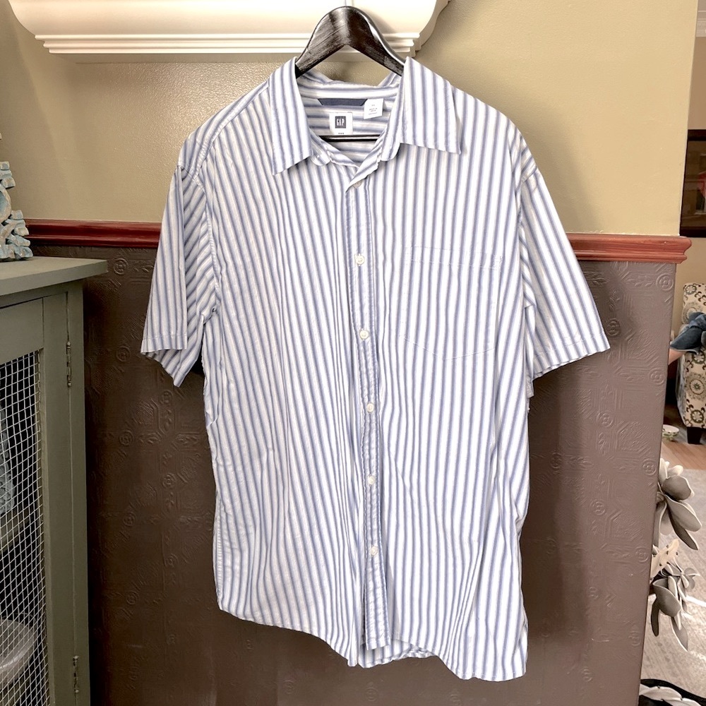 Vintage GAP Men’s XL Striped Button down shirt, good condition